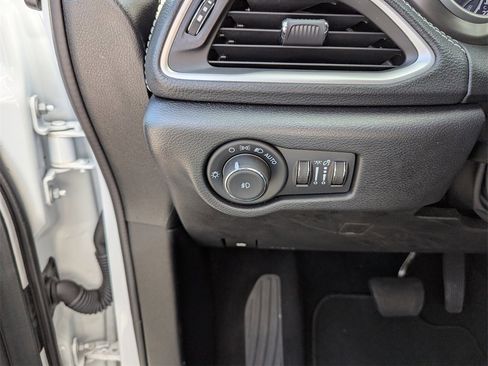 New 2025 Chrysler Pacifica Select image 20