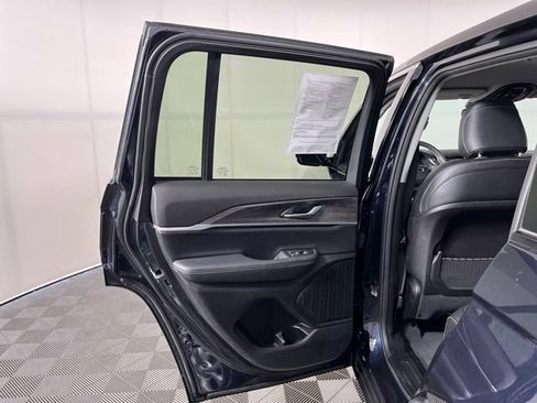 Used 2023 Jeep Grand Cherokee Limited AWD/4WD image 38