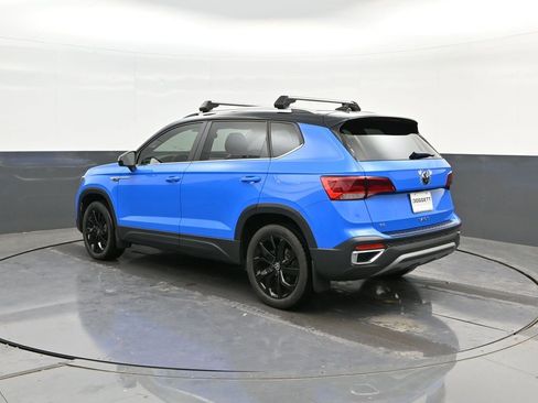 Used 2024 Volkswagen Taos SE w/ Panoramic Sunroof Package image 5