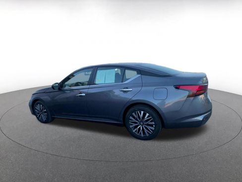 Used 2025 Nissan Altima 2.5 SV FWD image 10