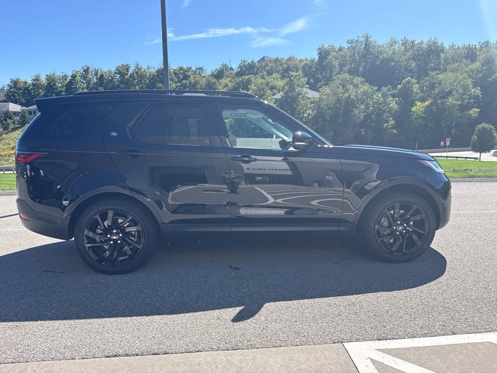 Certified 2025 Land Rover Discovery S AWD/4WD image 4