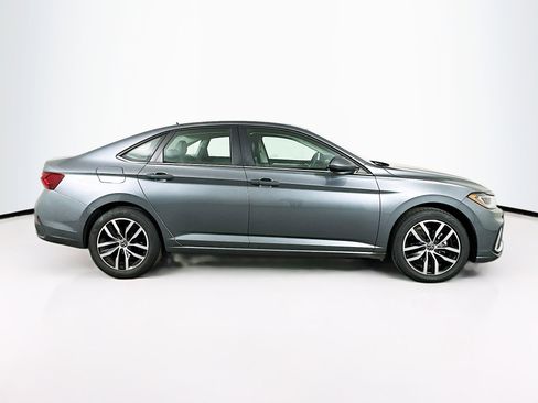 Used 2025 Volkswagen Jetta SE image 10