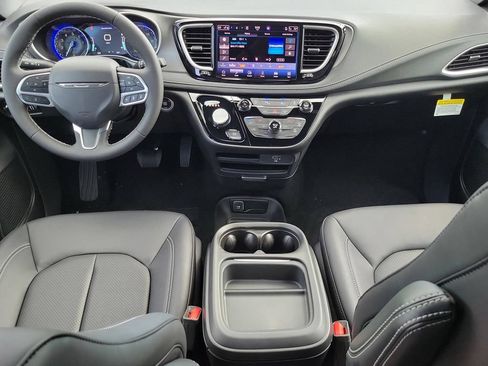 New 2027 Chrysler Pacifica Select FWD image 10