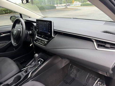 Used 2021 Toyota Corolla LE FWD image 30