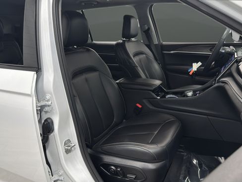 Used 2023 Jeep Grand Cherokee L Limited AWD/4WD image 22