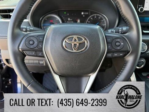 Used 2024 Toyota Venza LE AWD/4WD image 16