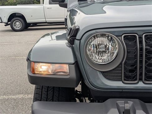 New 2025 Jeep Gladiator Sport w/ Premium Package image 10