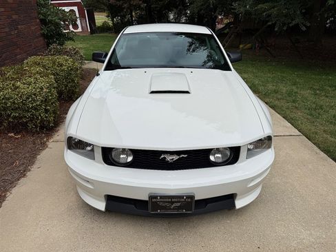Used 2009 Ford Mustang GT image 10
