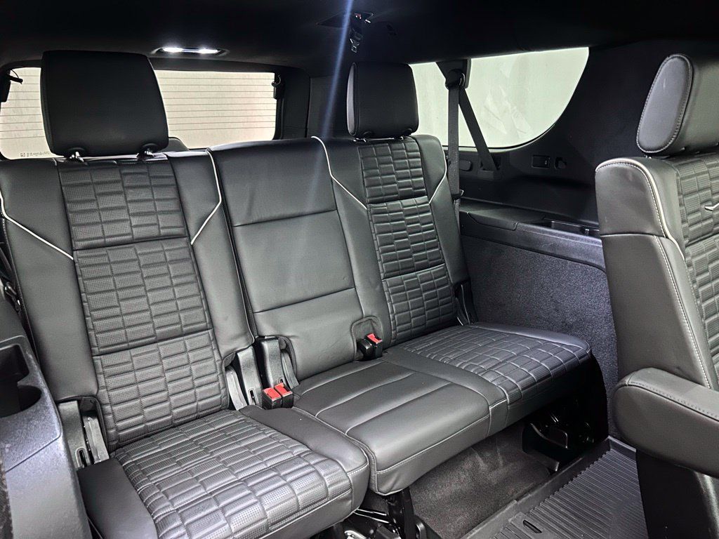 Used 2023 Cadillac Escalade ESV Premium Luxury Platinum w/ LPO, Radiant Package AWD/4WD image 17
