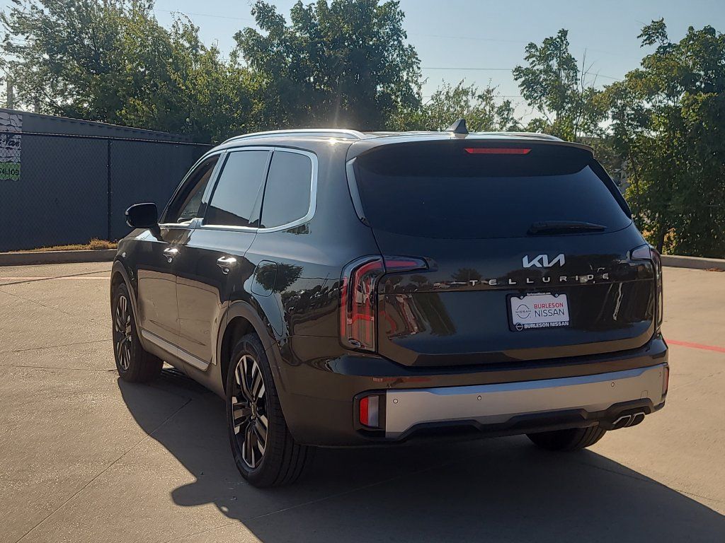 Used 2023 Kia Telluride SX FWD image 2