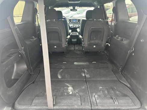 Used 2019 Chrysler Pacifica Touring Plus w/ S Appearance Package image 12