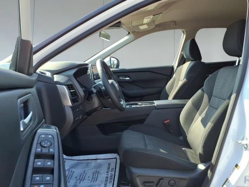 Used 2026 Nissan Rogue SV FWD image 14