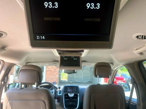 Used 2015 Chrysler Town & Country Touring-L w/ Driver Convenience Group FWD image 25
