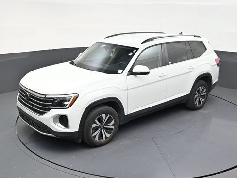 Used 2025 Volkswagen Atlas SE FWD image 12