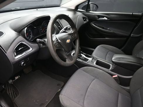 Used 2017 Chevrolet Cruze LT image 18