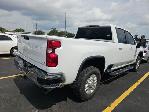 Used 2024 Chevrolet Silverado 2500 LT AWD/4WD image 4