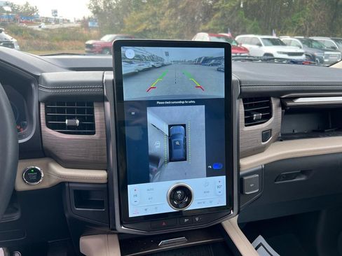 Used 2022 Ford Expedition Limited image 20