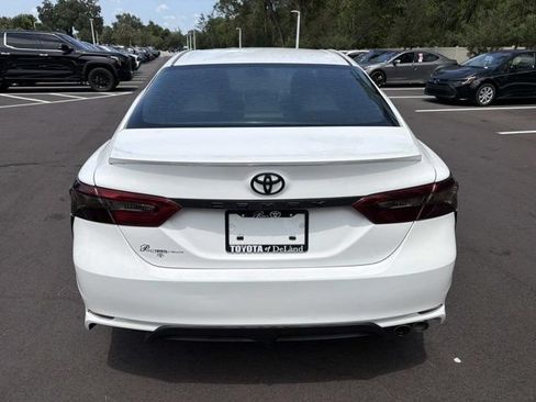 Used 2018 Toyota Camry SE FWD image 3
