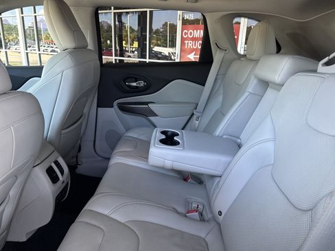 Used 2019 Jeep Cherokee Limited AWD/4WD image 29