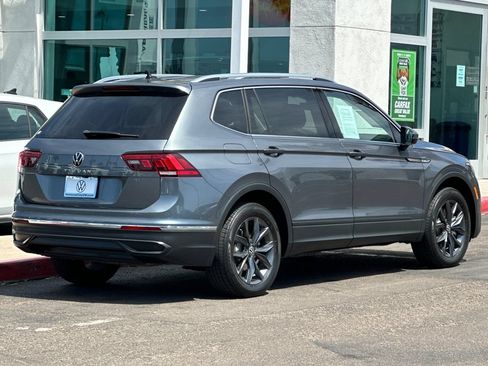 Used 2023 Volkswagen Tiguan SE w/ Panoramic Sunroof Package FWD image 4