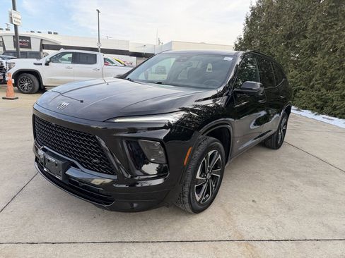 Used 2025 Buick Enclave Sport Touring image 7