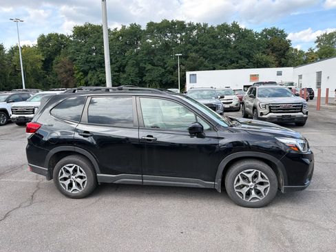 Used 2020 Subaru Forester Premium AWD/4WD image 21