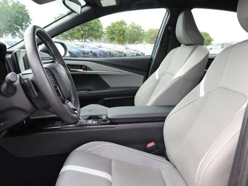 Used 2025 Toyota Camry SE FWD image 13