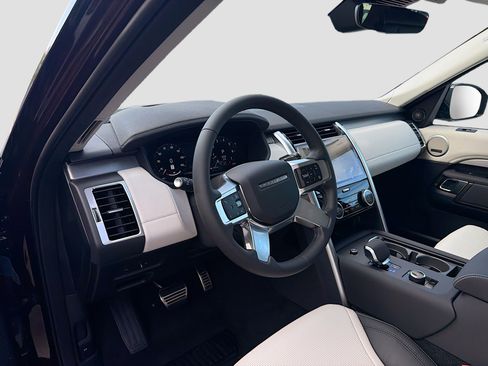 New 2026 Land Rover Discovery Limited Edition image 27