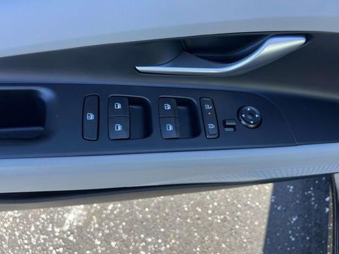 Certified 2025 Hyundai Elantra Limited image 17