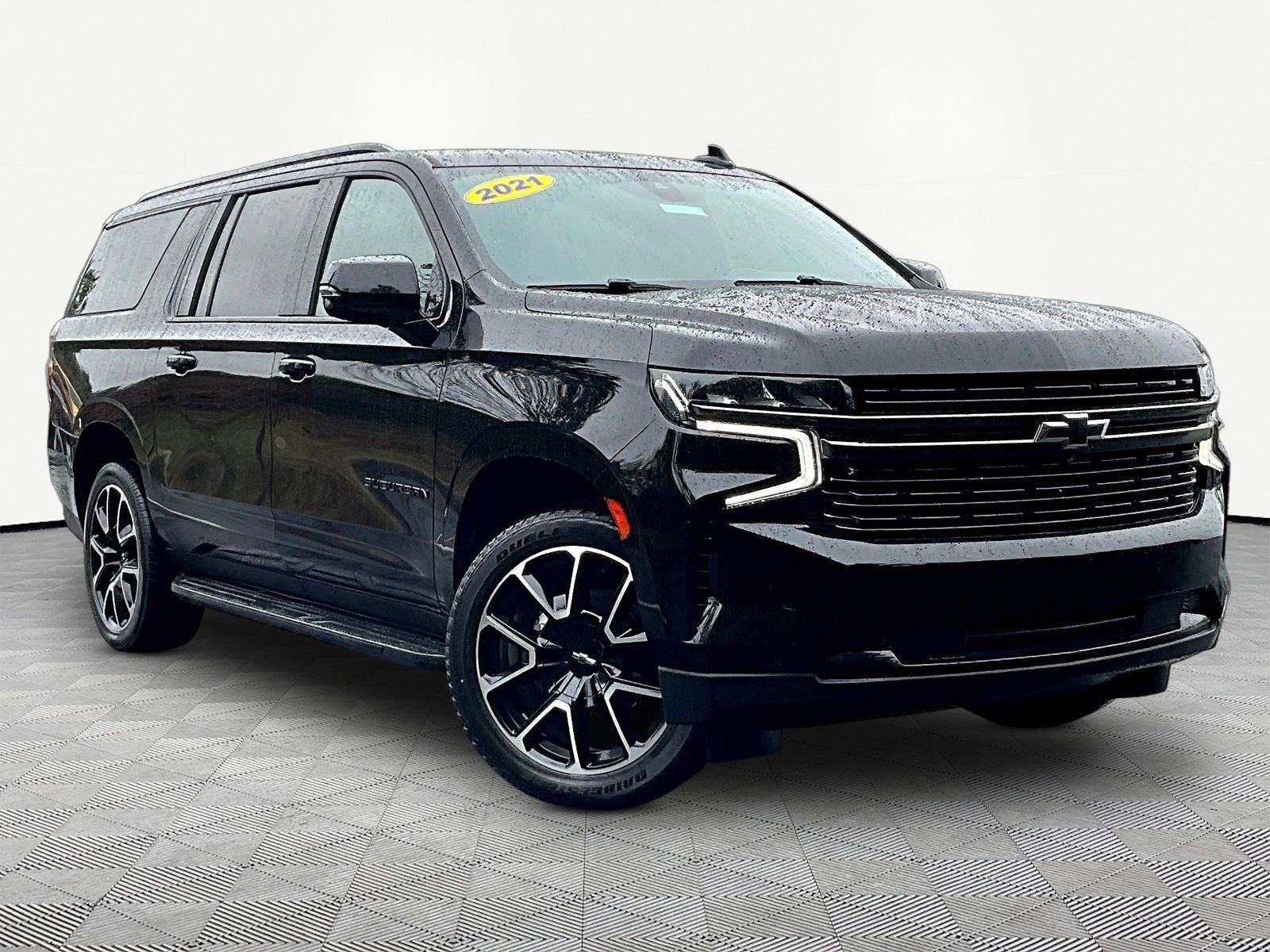 Used 2021 Chevrolet Suburban RST w/ Luxury Package AWD/4WD image 3