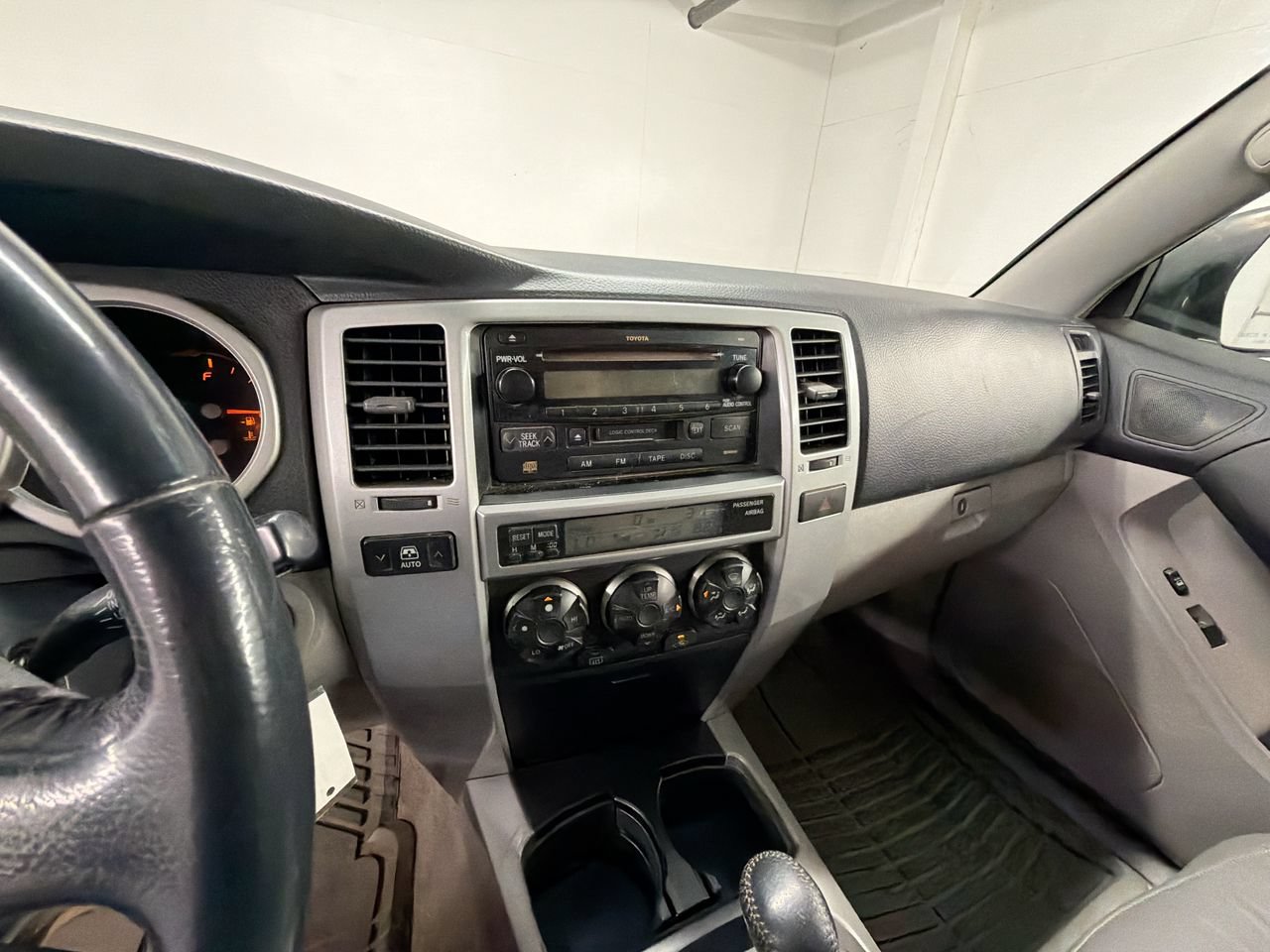 Used 2005 Toyota 4Runner SR5 RWD image 15