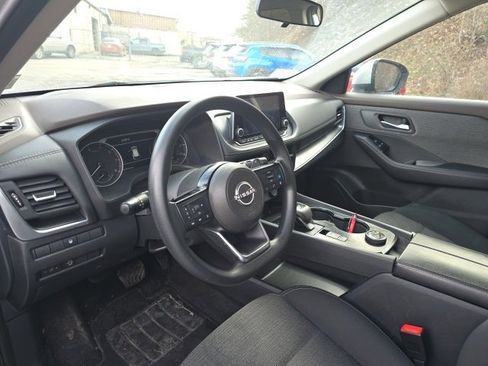 Used 2023 Nissan Rogue SV image 11