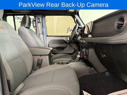 Used 2025 Jeep Wrangler Unlimited Rubicon AWD/4WD image 18