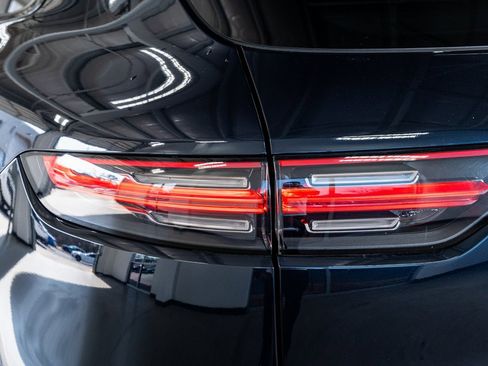 Used 2022 Porsche Cayenne Platinum Edition image 23