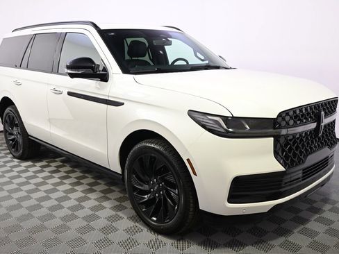 New 2026 Lincoln Navigator Reserve w/ Jet Appearance Package AWD/4WD image 8