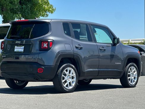 Used 2023 Jeep Renegade Latitude AWD/4WD image 4