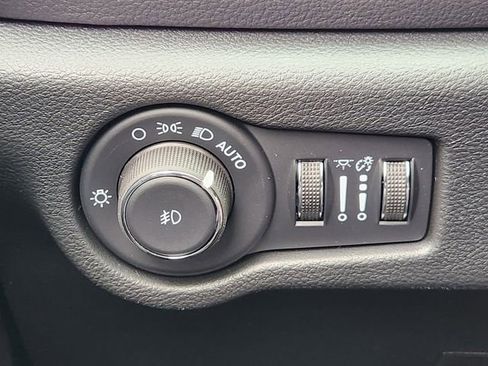 New 2026 Chrysler Pacifica Limited FWD image 17