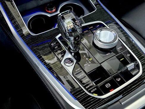 Used 2022 BMW X7 M50i image 21