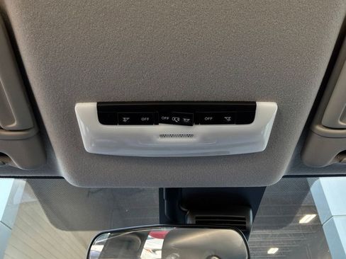 Used 2025 Nissan Versa SV FWD image 16