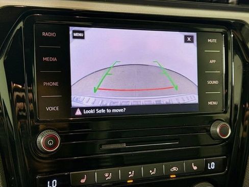 Used 2022 Volkswagen Passat 2.0T SE image 13