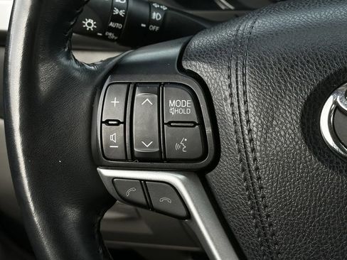 Used 2019 Toyota Highlander XLE image 15