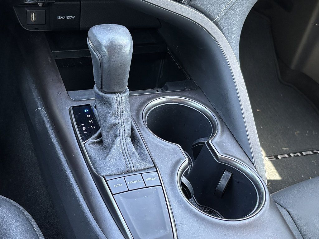 Used 2024 Toyota Camry SE FWD image 11