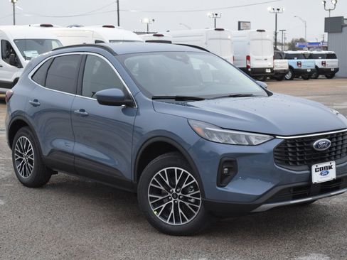 New 2026 Ford Escape SE image 3
