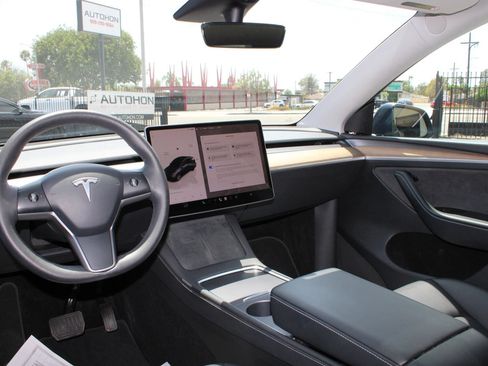 Used 2023 Tesla Model Y Long Range AWD/4WD image 18