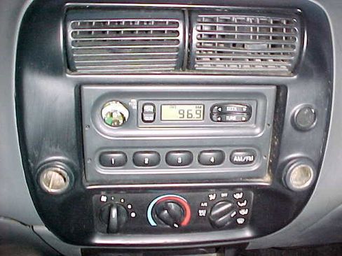 Used 2010 Ford Ranger XL image 14