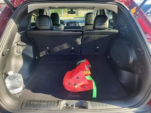 Used 2019 Jeep Cherokee Limited w/ Trailer Tow Group image 12