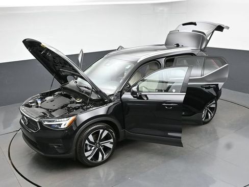 Used 2023 Volvo XC40 B4 Ultimate w/ Protection Package Premier FWD image 53