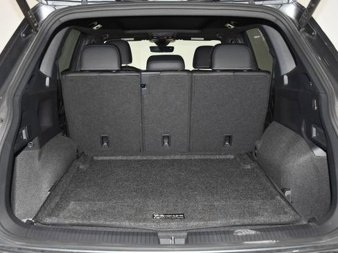 Used 2024 Volkswagen Tiguan SE R-Line image 29