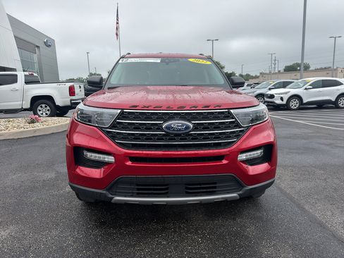 Used 2022 Ford Explorer XLT w/ Equipment Group 202A AWD/4WD image 3