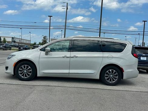 Used 2019 Chrysler Pacifica Touring-L Plus w/ Advanced Safetytec Group FWD image 6
